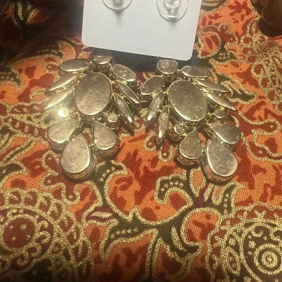 Glitz & Glam Festive Dangle Earrings - Picture 5 of 9